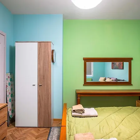 Life In Colours - Artistic 1bd