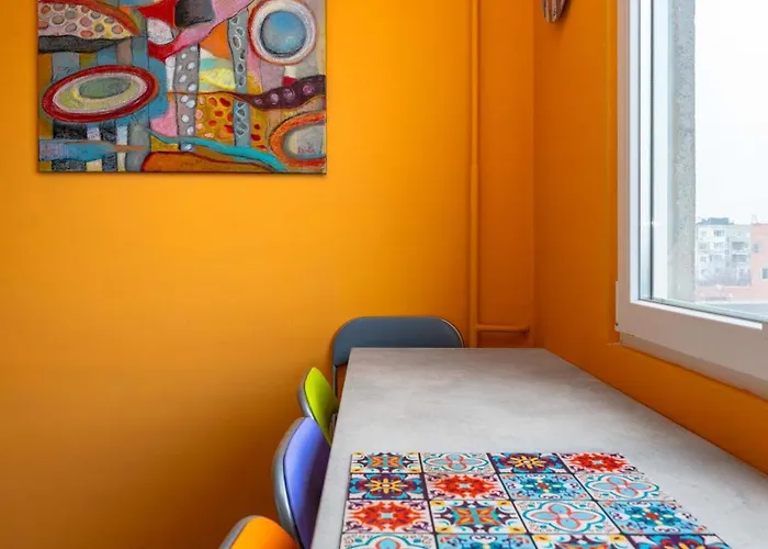 Life In Colours - Artistic 1bd 소피아