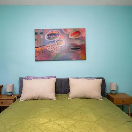 Life In Colours - Artistic 1bd