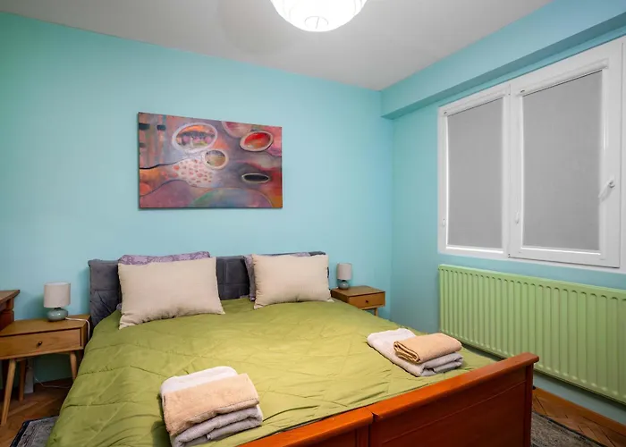 Life In Colours - Artistic 1bd *