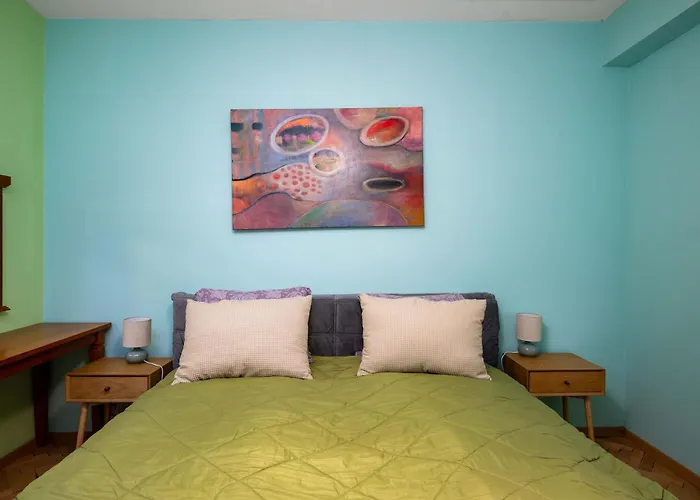 Life In Colours - Artistic 1bd