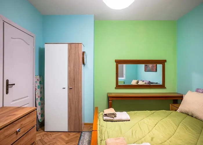 Life In Colours - Artistic 1bd