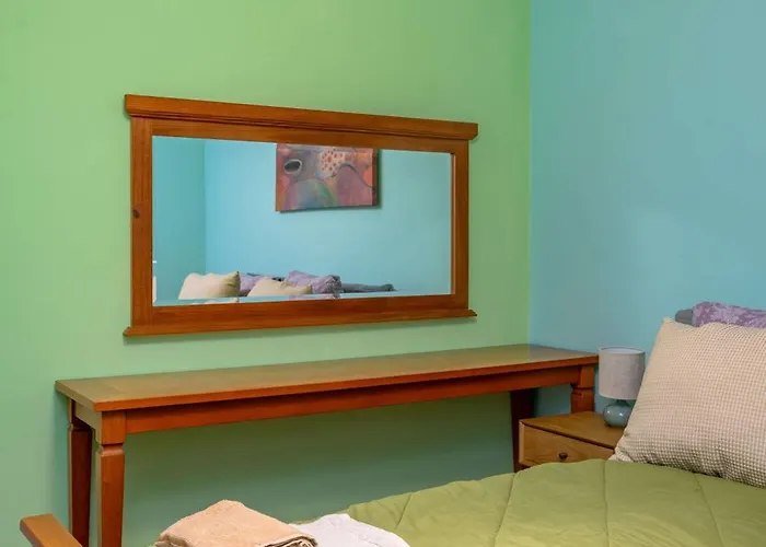 Life In Colours - Artistic 1bd